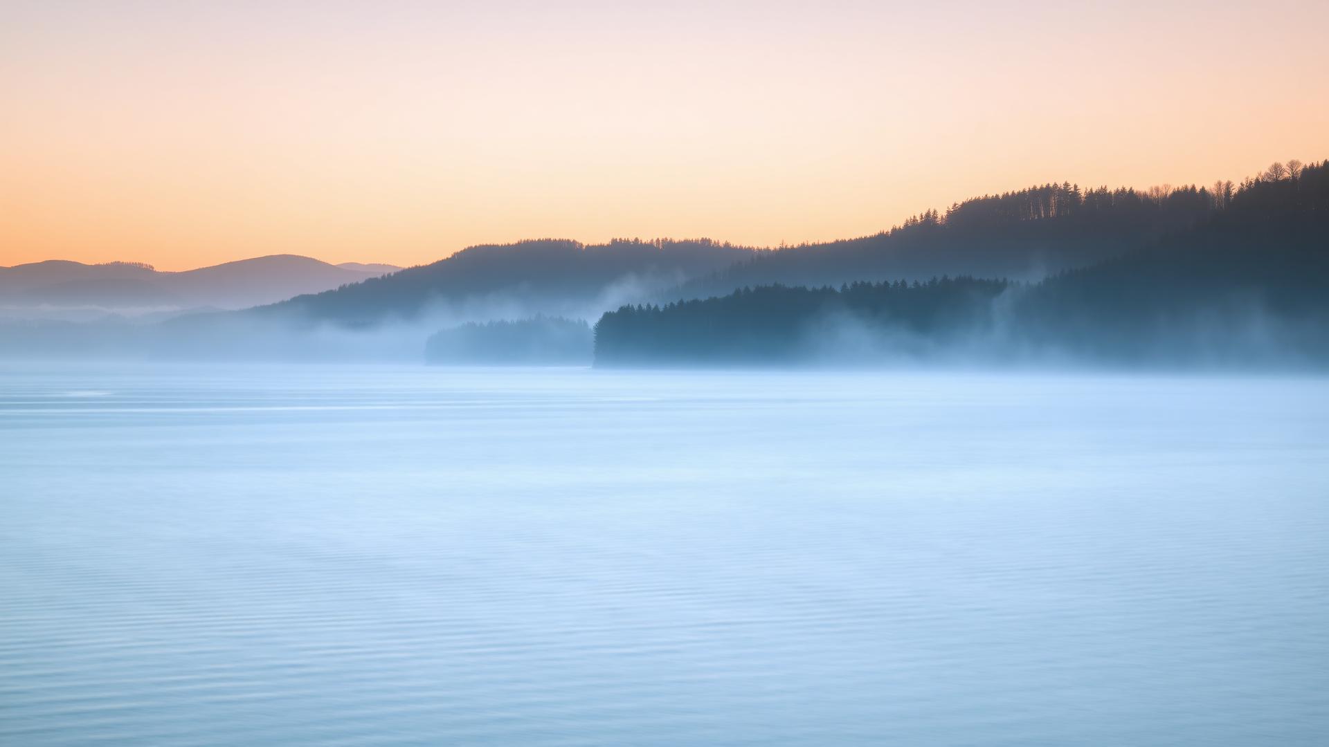 Morgennebel über dem Losheimer Stausee